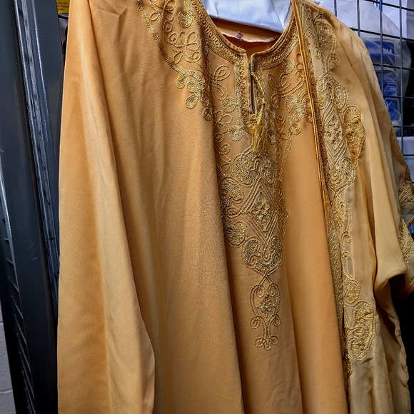 Abaya - Picture 1 of 2